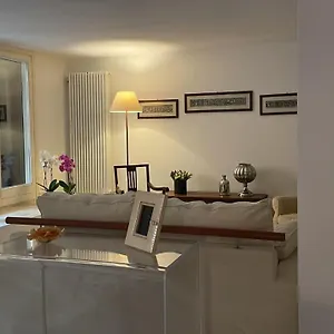 https://casa-fiorita-appia-antica.it-romehotels.com